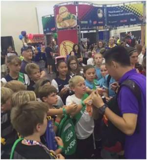 (Players surround Chinese referees and exchange pins)